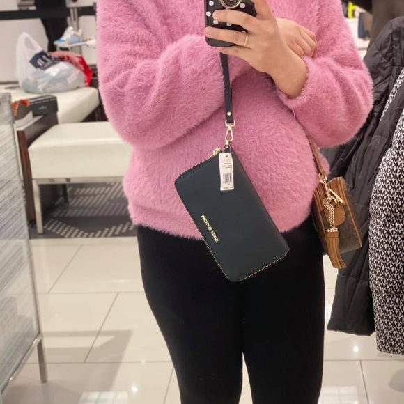 MICHARL KORS PHONE WALLET WRISTLET - Picture 1 of 4